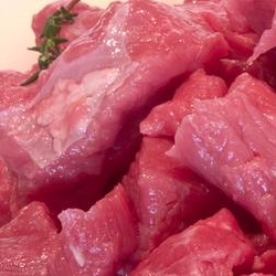 Cat colesterol riscam sa depunem pe artere servind carne din surse diverse?