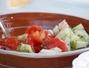 Retete Sare grunjoasa - Salata racoritoare de castraveti