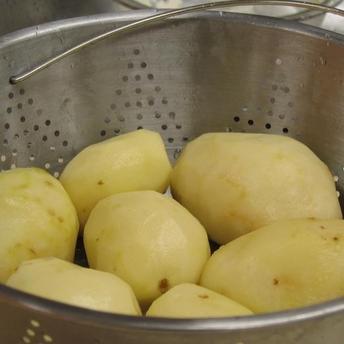 Chiftelute din cartofi cu plante aromatice