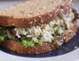 Retete Conserva ton - Sandvis cu salata de ton