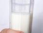 Sfaturi Alimente nesanatoase - Mirajul consumului de lapte crud poate crea serioase probleme de sanatate