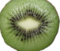 Fructele de kiwi contin potasiu in cantitati egale cu bananele