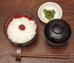 Cum se serveste masa in Japonia