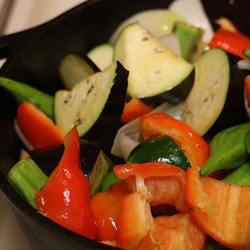  Cum mancam legumele: crude sau gatite?