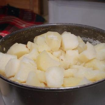 Crochete din cartofi cu branza