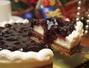 Retete Fulgi de migdale - Cheesecake cu flori de soc si sos de fructe de padure