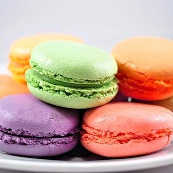 Macarons colorate