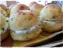 Retete culinare Aperitive - Biscuiti (scone) cu crema de branza