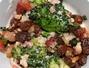 Retete culinare Salate, garnituri si aperitive - Salata de broccoli cu ceapa si stafide