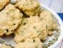 Retete culinare Aperitive - Biscuiti cu arpagic si parmezan
