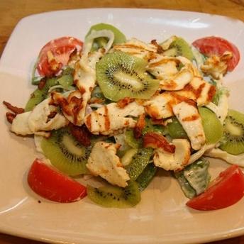 Salata de kiwi cu branza