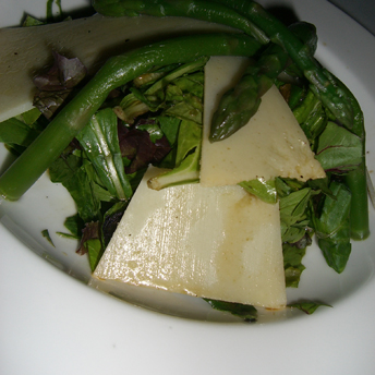 Salata cu parmezan si asparagus la gratar